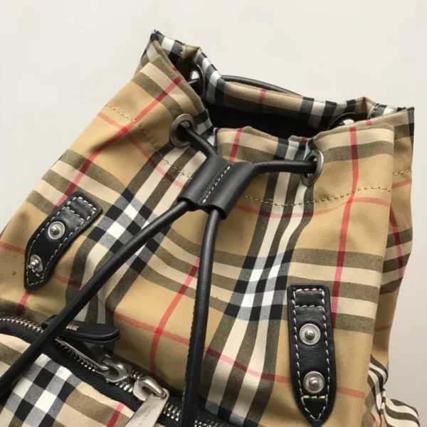 Burberry bag - rep bags