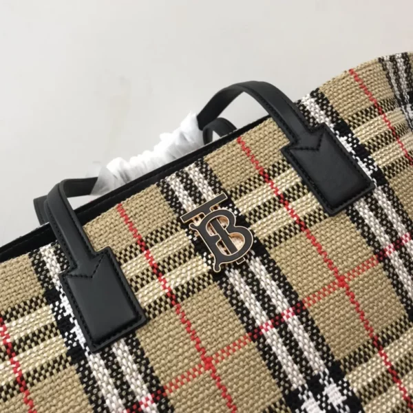 Burberry bag - rep bags