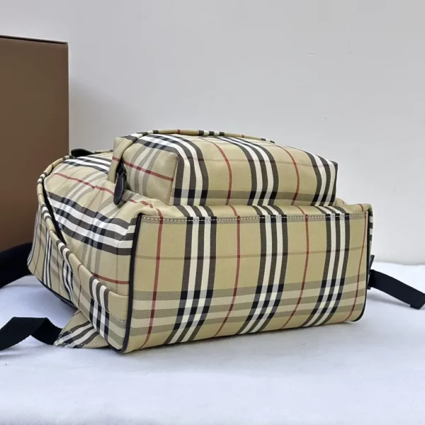 Burberry bag - rep bags