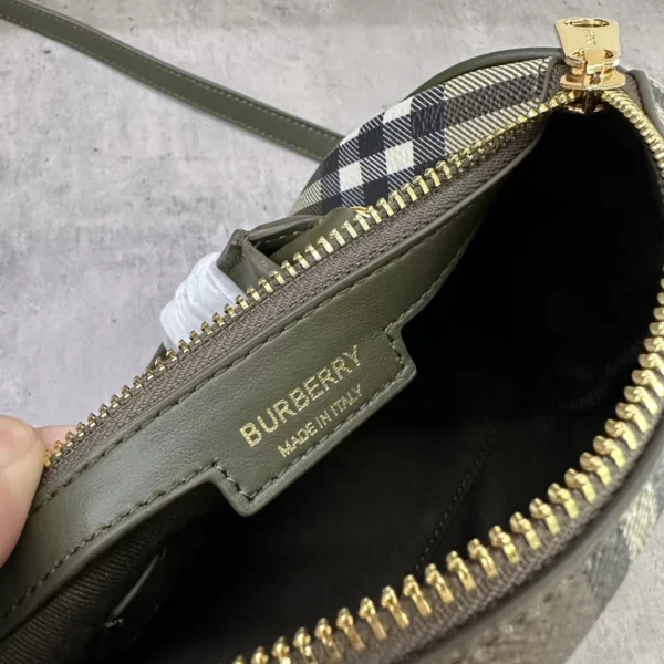 Burberry bag - rep bags