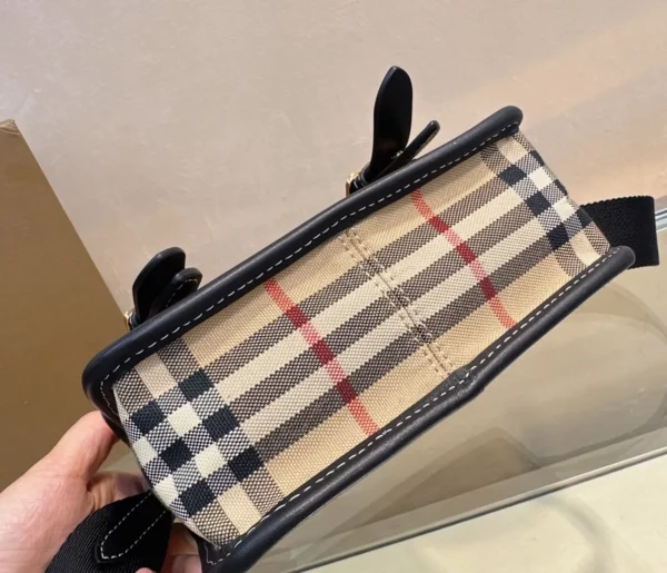 Burberry bag - rep bags