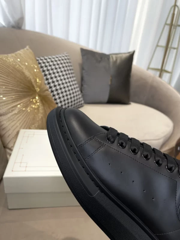 Alexander MCQueen shoes - rep shoes