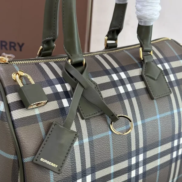 Burberry bag - rep bags