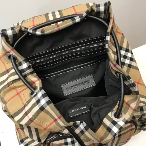 Burberry bag - rep bags