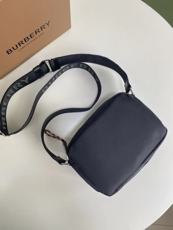 Burberry bag - rep bags