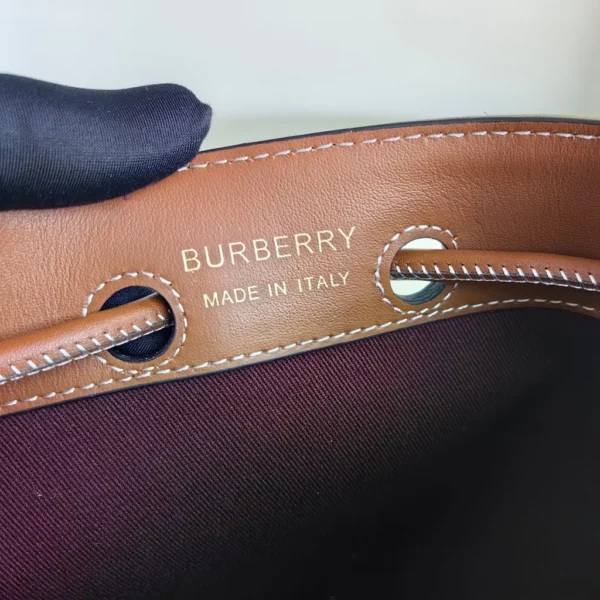 Burberry bag - rep bags