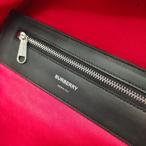 Burberry bag - rep bags