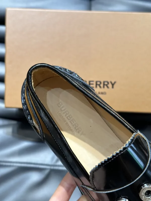 Burberry shoes - Replica shoes