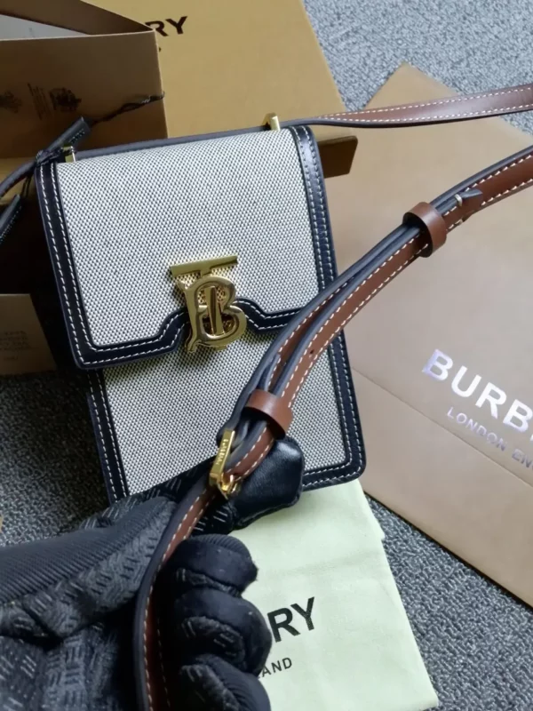 Burberry bag - rep bags