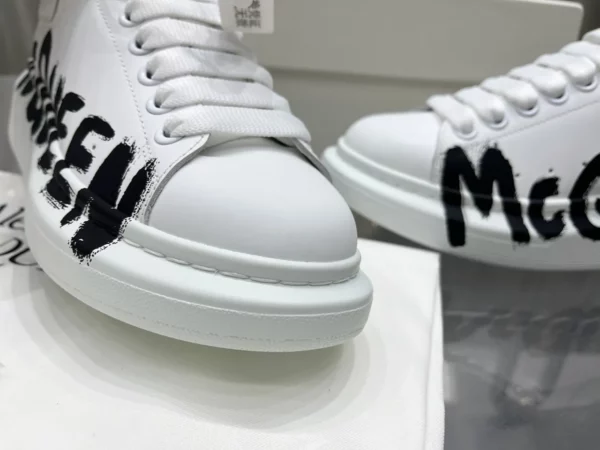 Alexander MCQueen shoes - Replica shoes