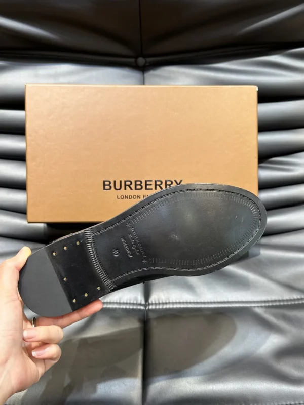 Burberry shoes - Replica shoes