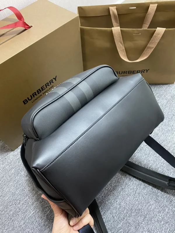 Burberry bag - rep bags