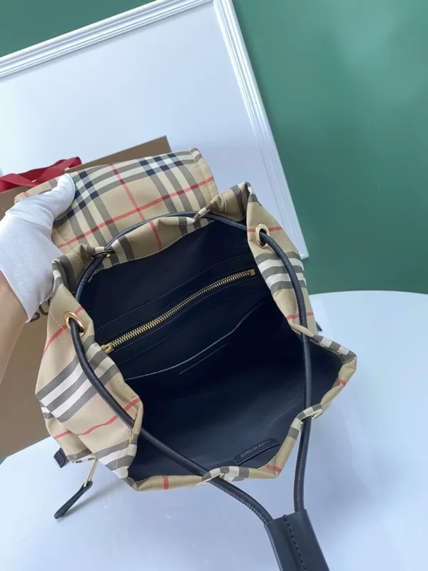 Burberry bag - rep bags