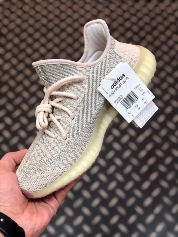 Yeezy shoes - Replica shoes