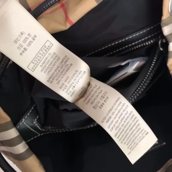 Burberry bag - rep bags