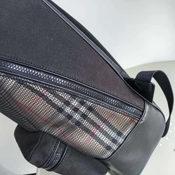 Burberry bag - rep bags