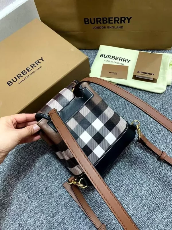 Burberry bag - rep bags