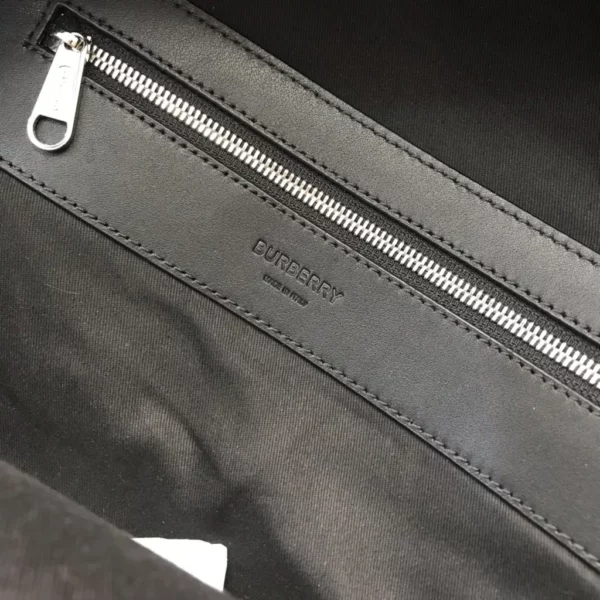 Burberry bag - rep bags