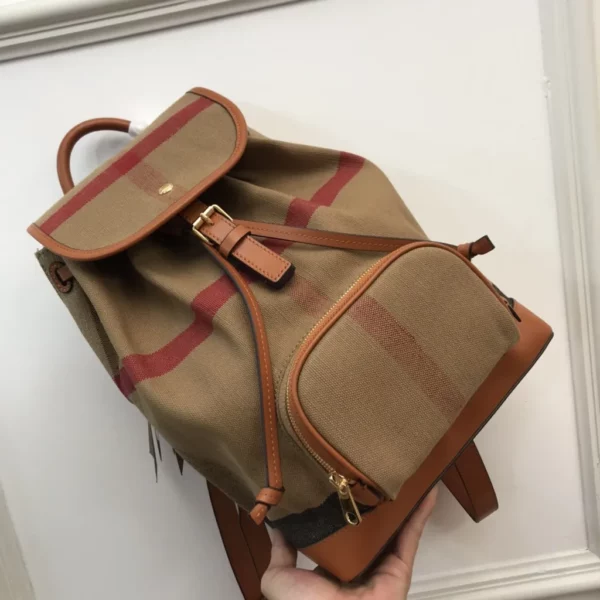 Burberry bag - rep bags