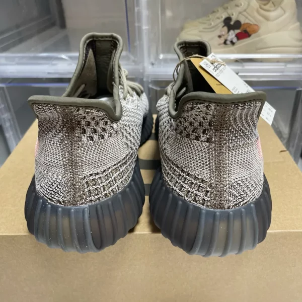 Yeezy shoes - Replica shoes