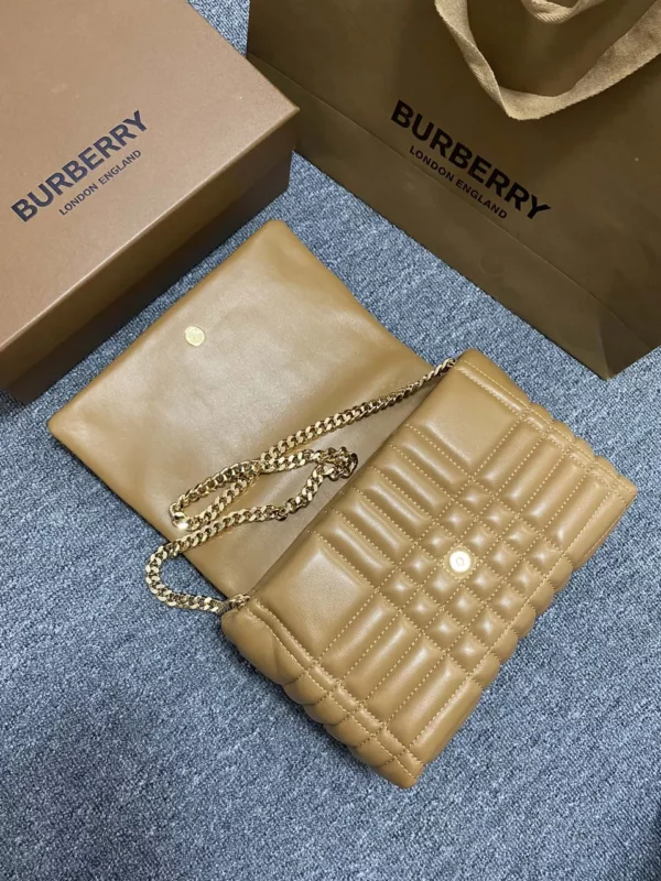 Burberry bag - rep bags