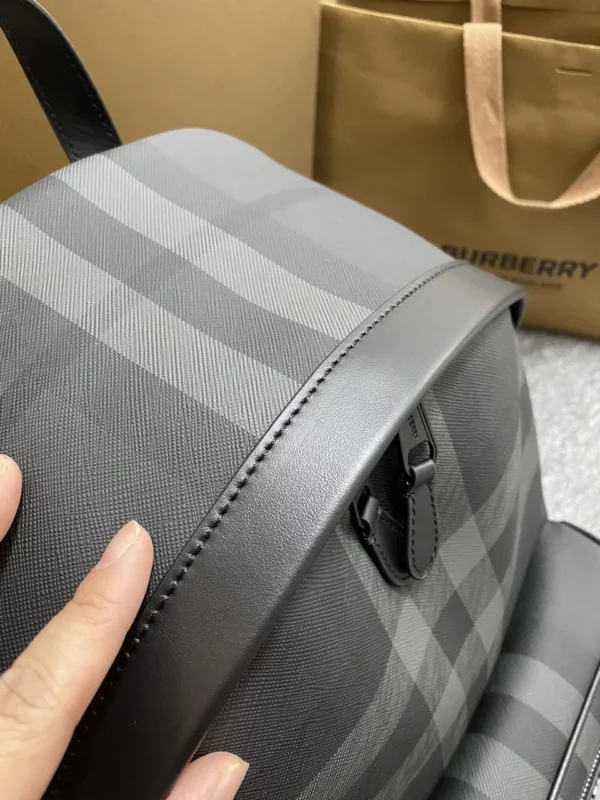 Burberry bag - rep bags