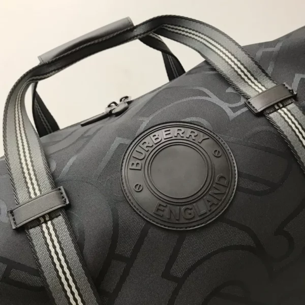 Burberry bag - rep bags