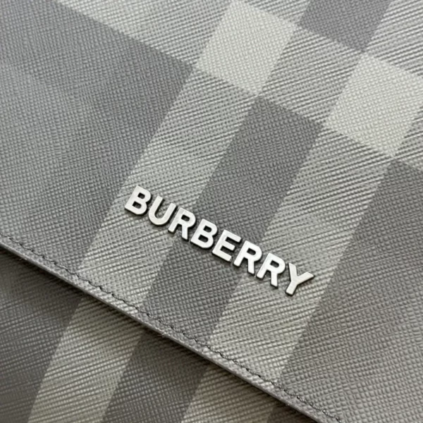 Burberry bag - rep bags