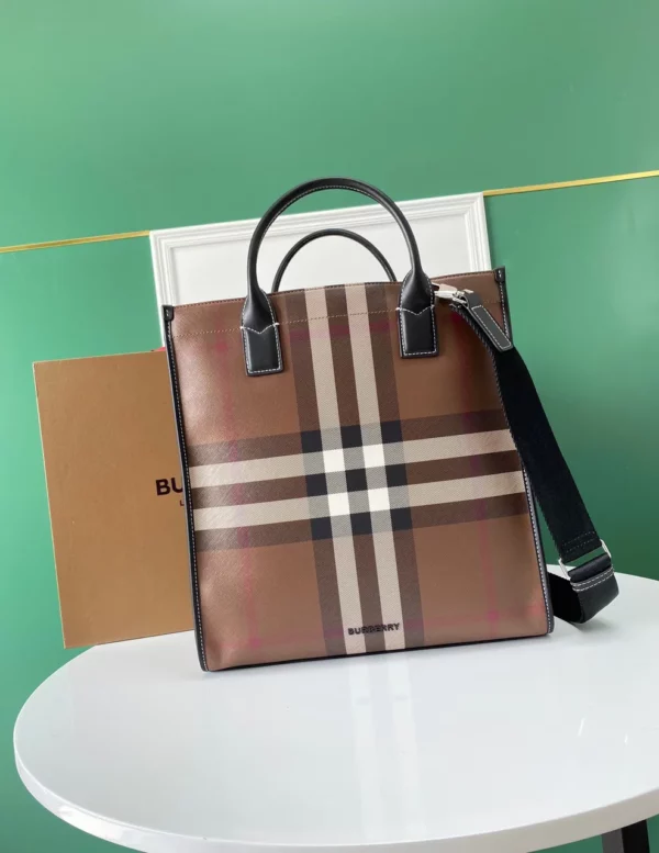 Burberry bag - rep bags