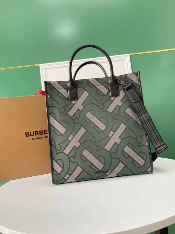 Burberry bag - rep bags