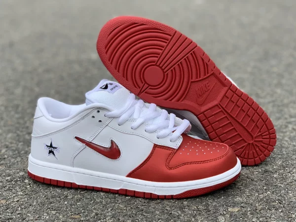 Supreme x Nike SB Dunk Low - Replica shoes