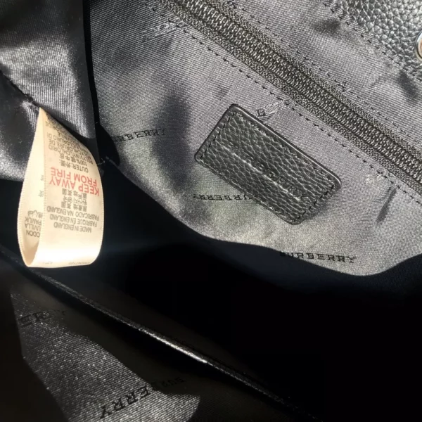 Burberry bag - rep bags