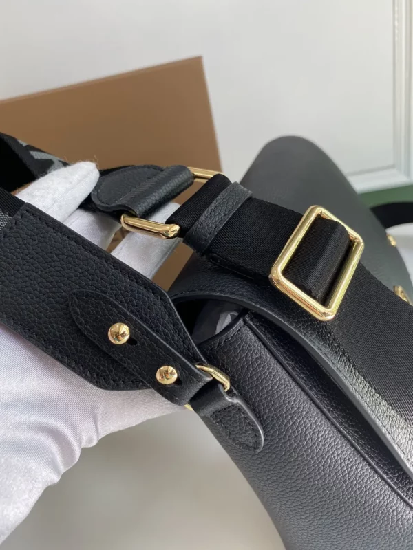 Burberry bag - rep bags