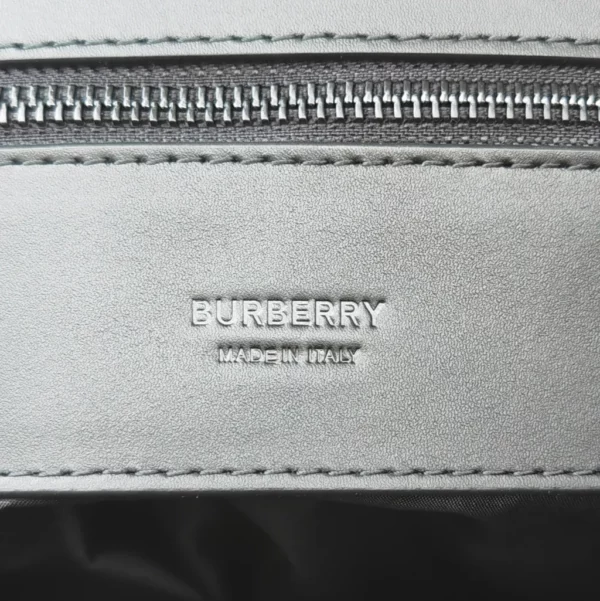 Burberry bag - rep bags