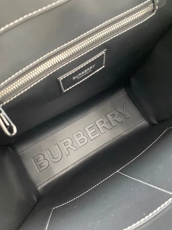 Burberry bag - rep bags