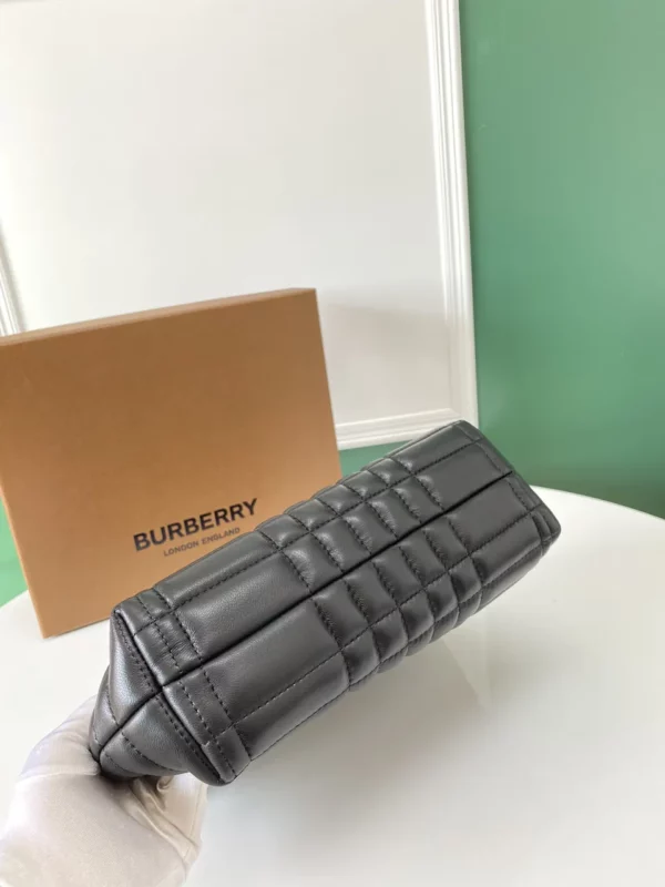 Burberry bag - rep bags