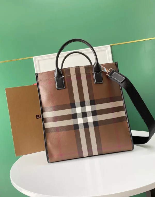 Burberry bag - rep bags