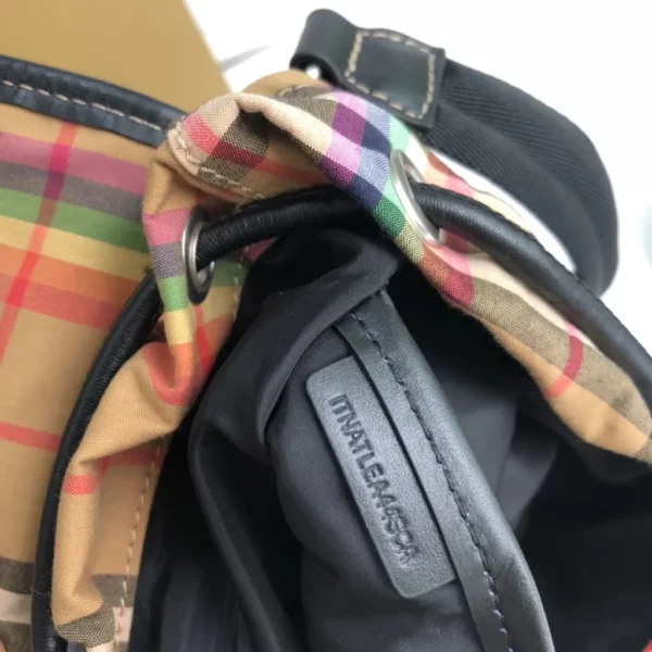 Burberry bag - rep bags