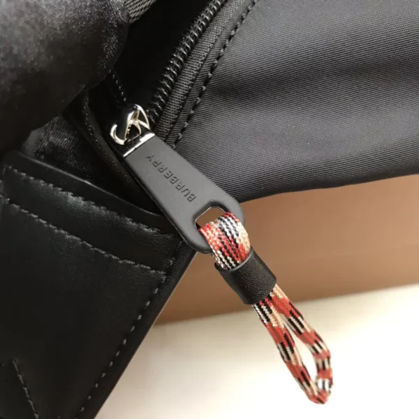 Burberry bag - rep bags