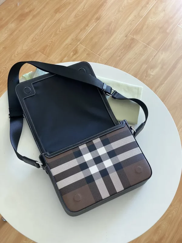 Burberry bag - rep bags