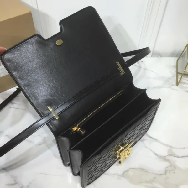 Burberry bag - rep bags