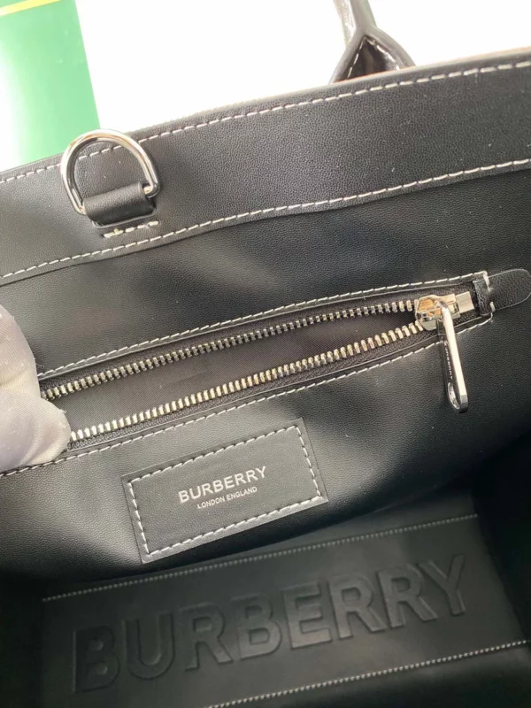 Burberry bag - rep bags