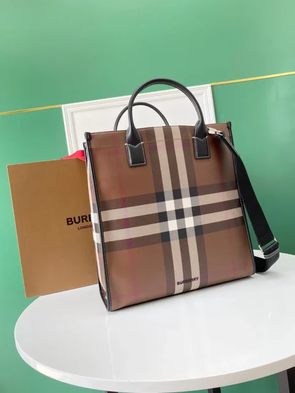 Burberry bag - rep bags