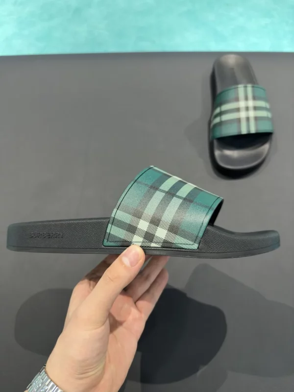 Burberry shoes - Replica shoes