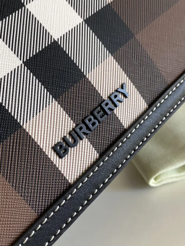 Burberry bag - rep bags