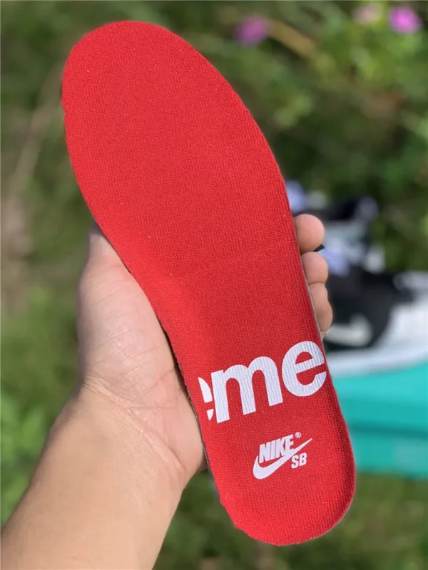 Supreme x Nike SB Dunk Low - Replica shoes