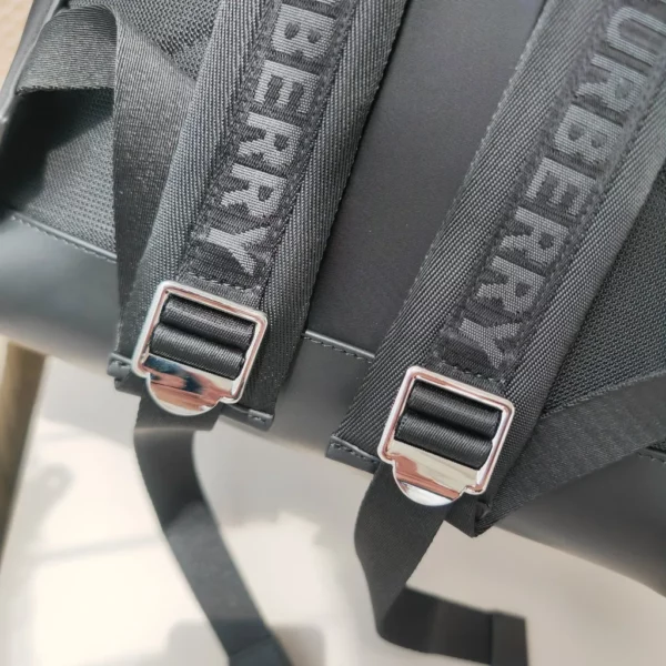 Burberry bag - rep bags