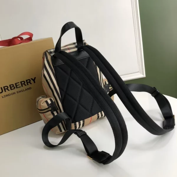 Burberry bag - rep bags