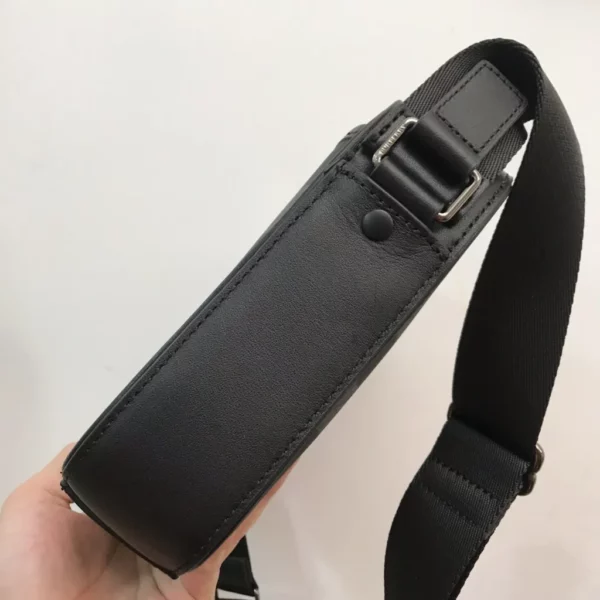 Burberry bag - rep bags