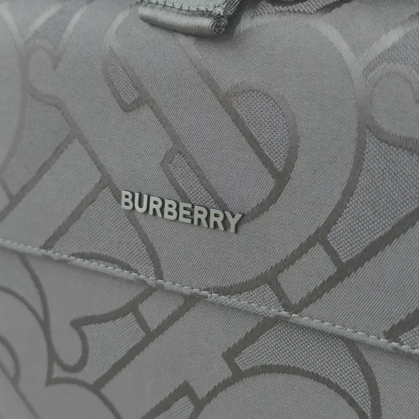 Burberry bag - rep bags